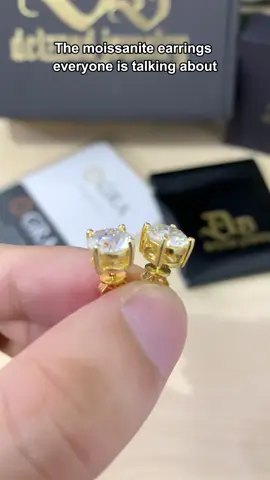 The viral moissanite earrings on tiktok#delzzad #tiktokshopblackfriday #tiktokshopcybermonday #moissanite #hiphop #earrings #gift #jewelry #diamond #share #blackfriday #sterlingsilver #foru 
