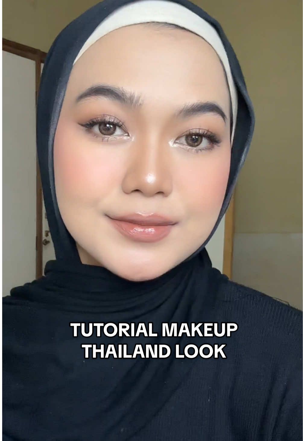 Replying to @cuss ini dia tutorial makeup thailand look yang cocok untuk wisuda🫶🏻✨