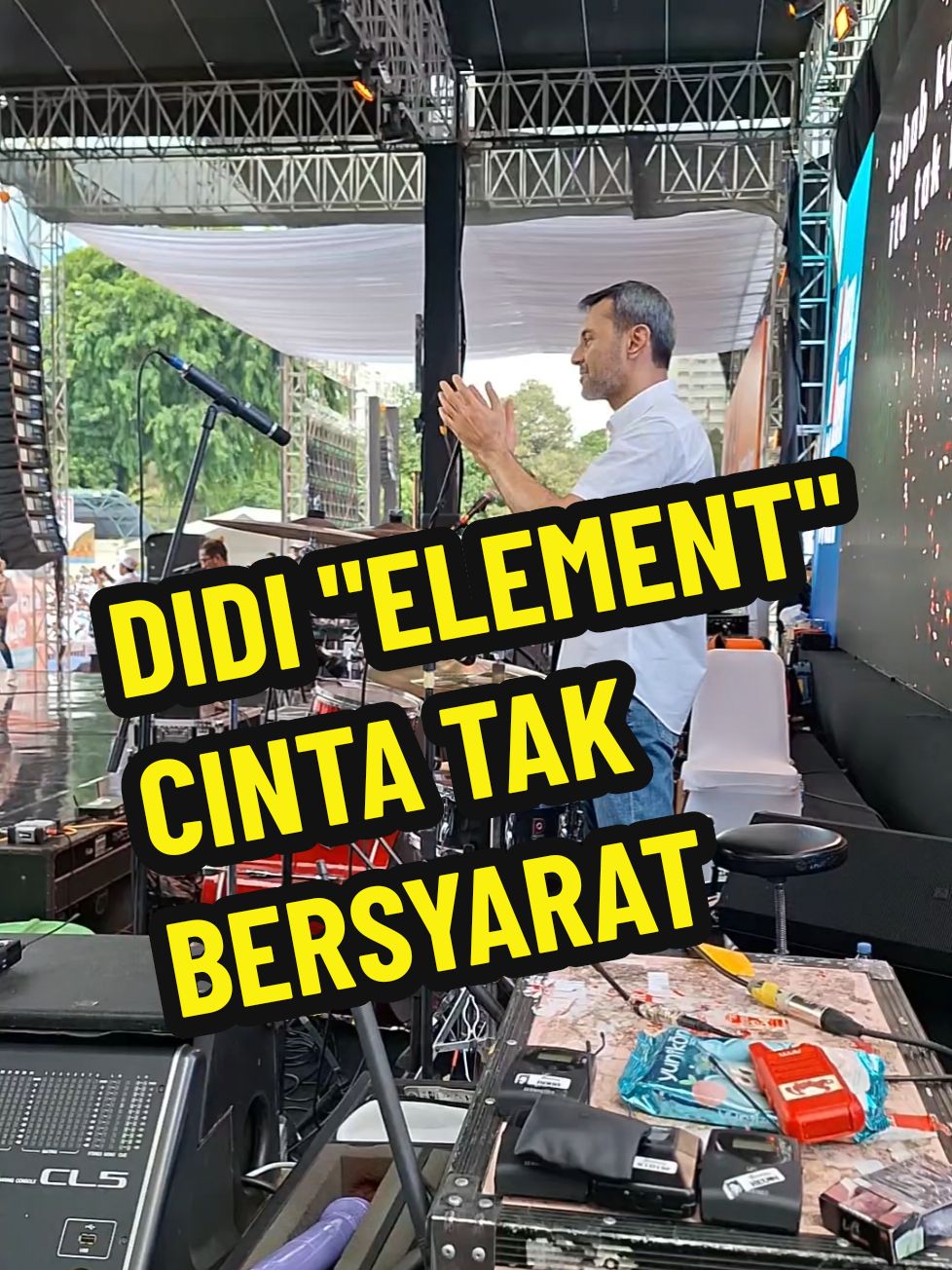 Pasti dulu pernah ada yg galau gara2 lagu ini 😆 Note: Itu yg ikut nyanyi sama teriak bukan gw yaaak! 😂 #elementband #element #didielement #didiriyadi #didiriyadidrumcam #drumcam #cintatakbersyarat #lagugalau #CapCut 