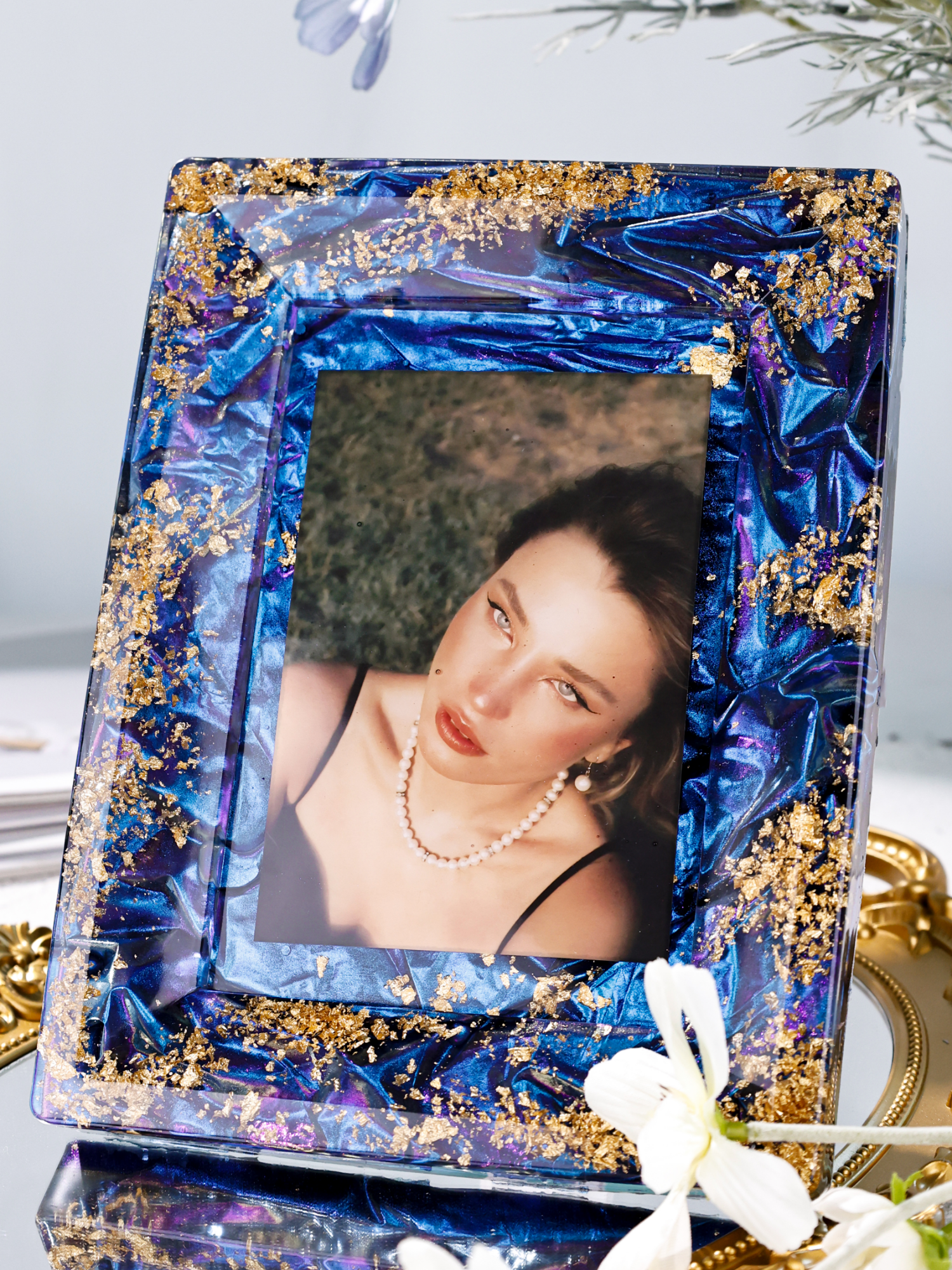 💬 If there’s one moment you could cherish forever, which photo would you choose? ✨ Gold foil resin photo frame to make your precious memories shine bright!#resinart #gift #epoxyresin #DIY #photo