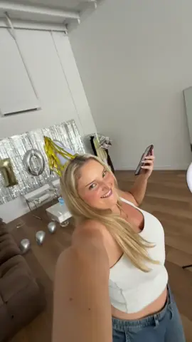 Wholesome sweet surprise for the girlies for 100k 🤩