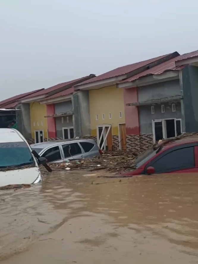 semoga kita semua dalam lindungan Allah SWT🤲🥺🥺 #prayfor #bencanaalam #bencanabanjir #banjir #medan #medanviral #fyppppppppppppppppppppppp #sungai 