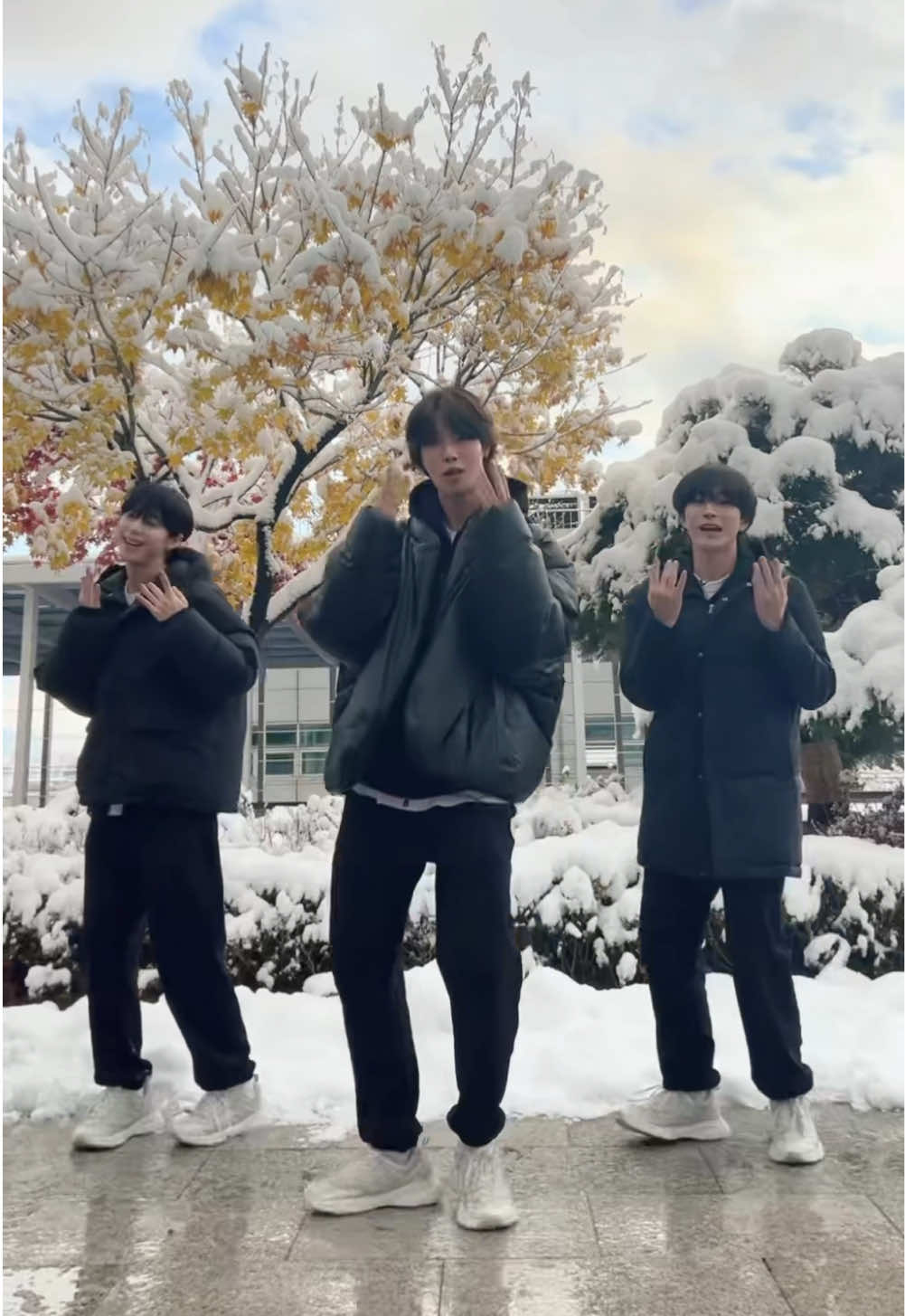 우리의 첫눈 🤍❄️☃️ #장경호 #JANG_KYUNGHO #켄타 #KENTA #서정우 #SEO_JEONGWOO #EXO #첫눈챌린지 #유니버스리그 #universeleague #SBS #fnfentertainment 