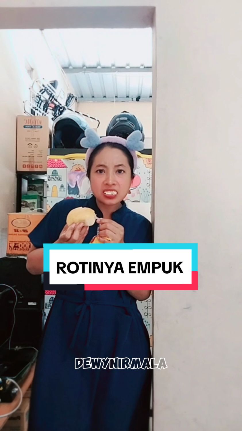 Rotinya enak dan empuk banget  #funny #comedy #ngakak #kocak #fyp #dewynirmalaaguzty #lucu #komedikocak 