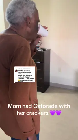 Replying to @sarahwilliams8576 #fyp #alzheimerssuck #alzheimersawareness #snack #gatorade #ilovemymom #caregiversupport #caregiversoftiktok #caregiverlife 