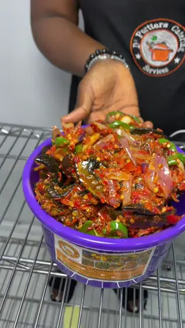 Anybody that can afford to order for jumbo snails in this present times, we need a hype man for him/ her 🙌 Well-seasoned and sauced snails. E dey enter your eyes abi 😁 N5000 per piece, minimum is 5 pieces Kindly WhatsApp or Call 09078960407 We will attend to you faster when you call or WhatsApp than in the DM #lagosfoodvendor  #pepperedsnails 