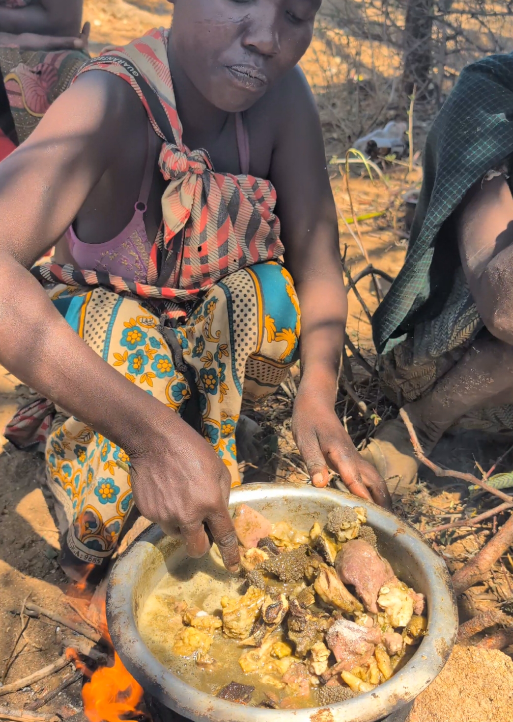 it's beautiful girls 🥰 Cookie's Lunch Meals🤤So delicious food‼️ Nutrition food Hadzabe culture#africavillage #bushmen #africa 