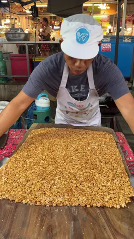 Fragrant and sweet, crispy traditional Thai Snack 🥜 - Thai fruit . Shop name: เชฟถั่วทอง 📍Location: World Market, Bangkok ,Thailand #asmr #foodland #fruit