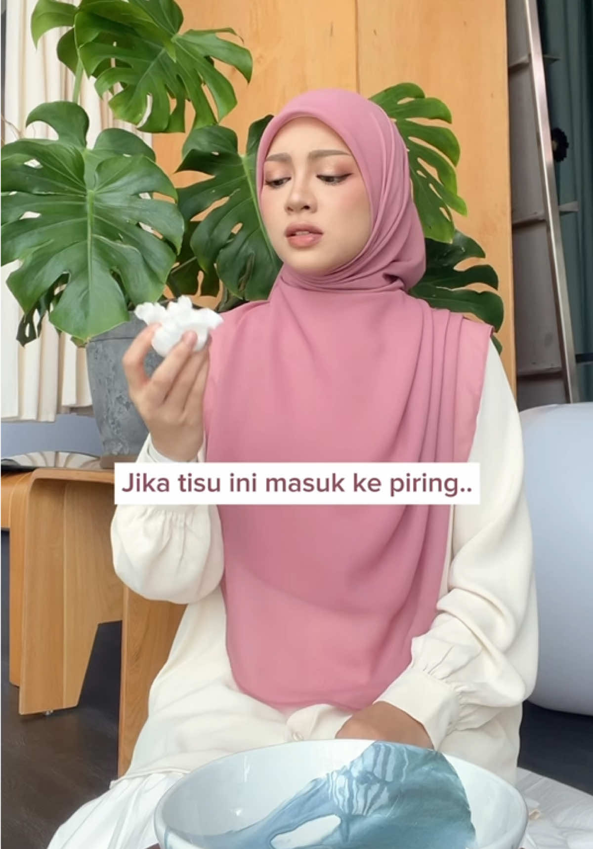 Siapa sini jodoh kite? Tahniah tahniah! 😆 . 🧕🏻 in Bawal Irene “Peony” (NEW COLOUR) . . #HijabTutorial #BSIrene #bysimaa #bawallabuh #tudungbawalbidang50 #tudungbawalbidangbesar #tudungbawalbidang60 #bawalplain #tudungbawalplain #bawalchiffon #bawalchiffonvoile 