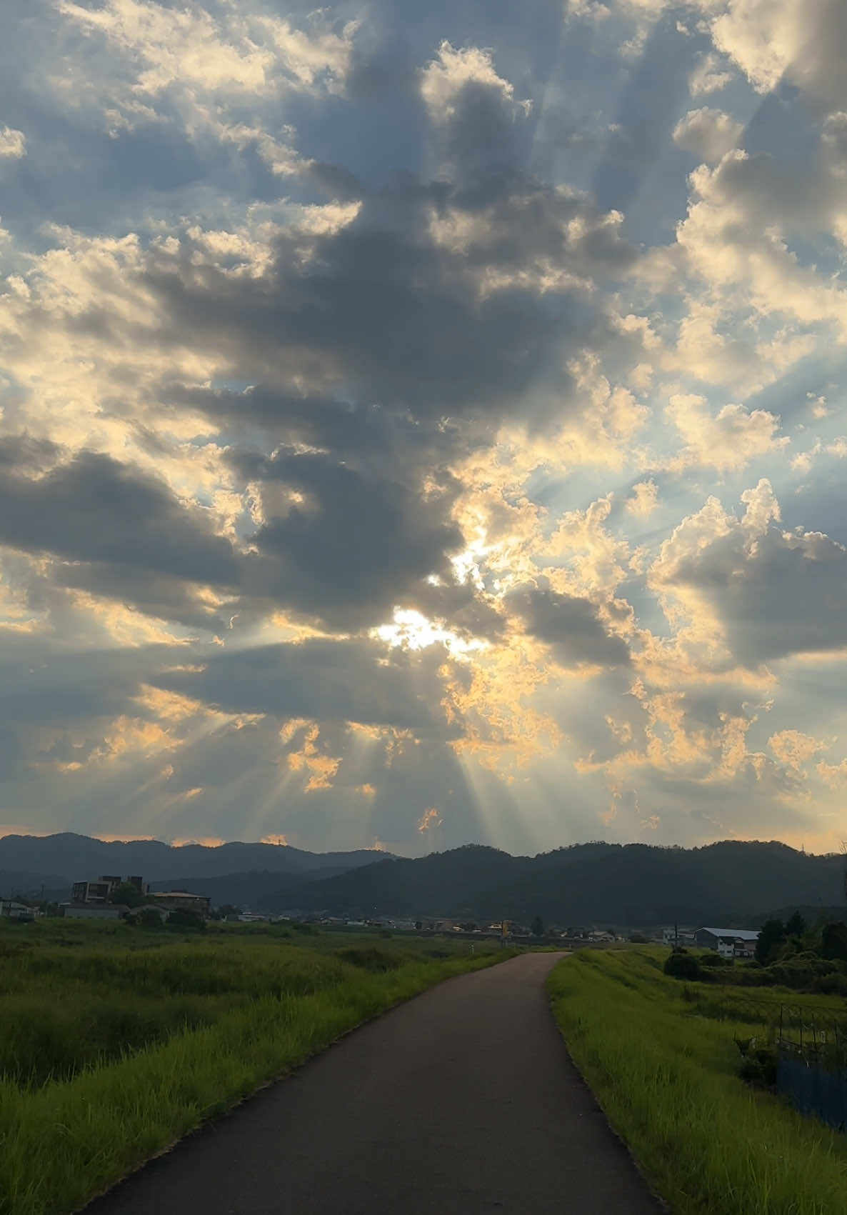 Langit 🇯🇵. Masih suka kambuh penyakit pengen ke Jepangnya?#日本 #おすすめ #japan #japanvibes #sunset #sunsetvibes #yungkai #blue #yungkaiblue #fyppppppppppppppppppppppp #fypシ゚ 