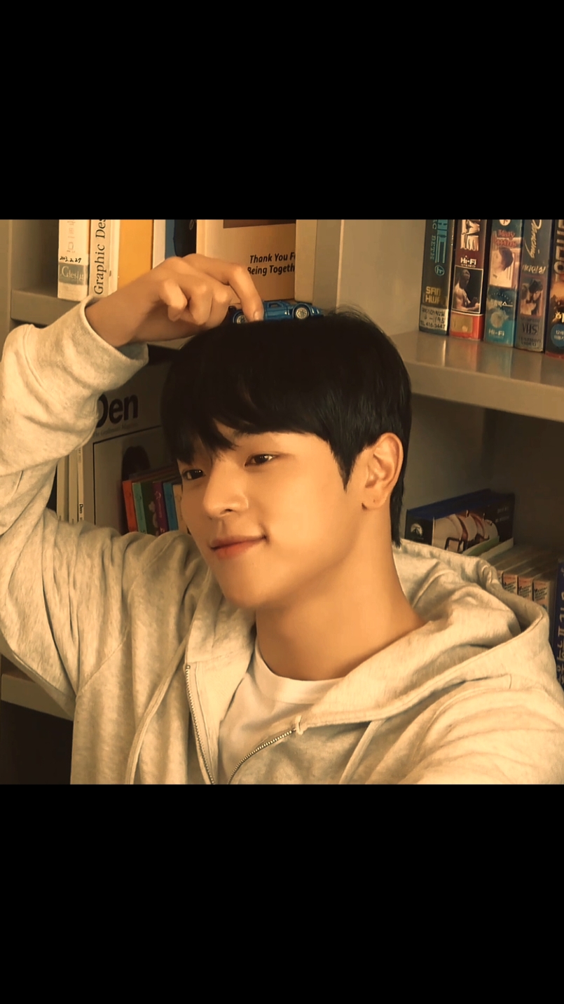 ver ele bem me deixa feliz💗#kimwoojin#woojin#kimwoojinbestboy#fyp#fyy 