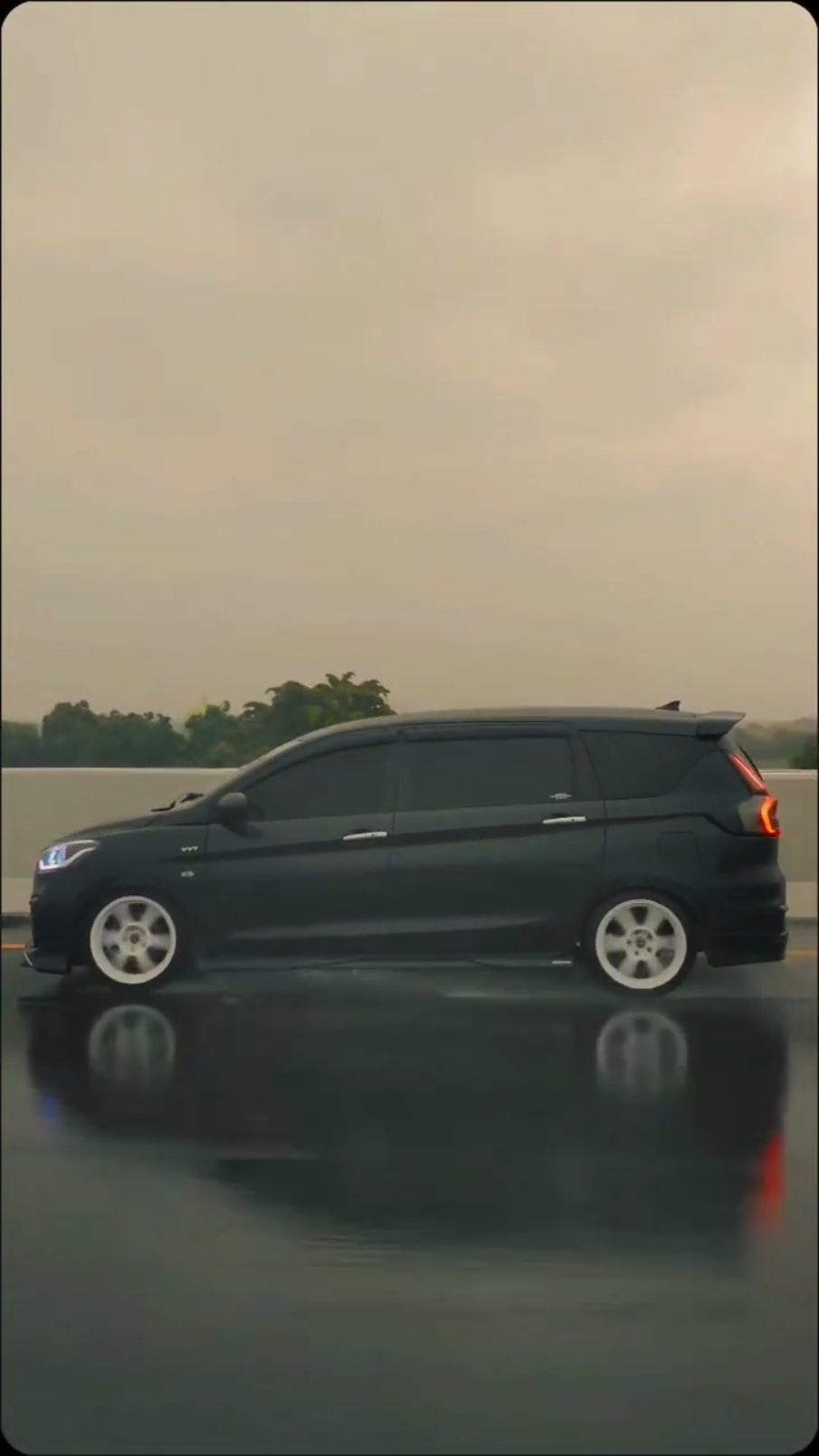 Masih di hari yang sama. Rain and Ertiga 💫🥀 #ertigasquad_id #suzukiertigaindonesia #ertigaxgang #ertigamodifikasi #ertigaindonesiacommunity_official #ceperasyik #eicchapterbekasi #suzuki #allnewertiga #ertiga @ertigamodifikasi Reposted from @marshmellow_376