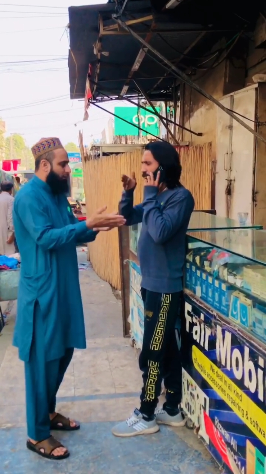 shakehand prank comedy with molvi #viral #foryoupage #funny #prank #comedy #foryou @Riz.Ali @🌹 Marcinha 🌹 @👑Glaucinha Menezes 👑🇧🇷🇧🇷 @🔥MG🔥 