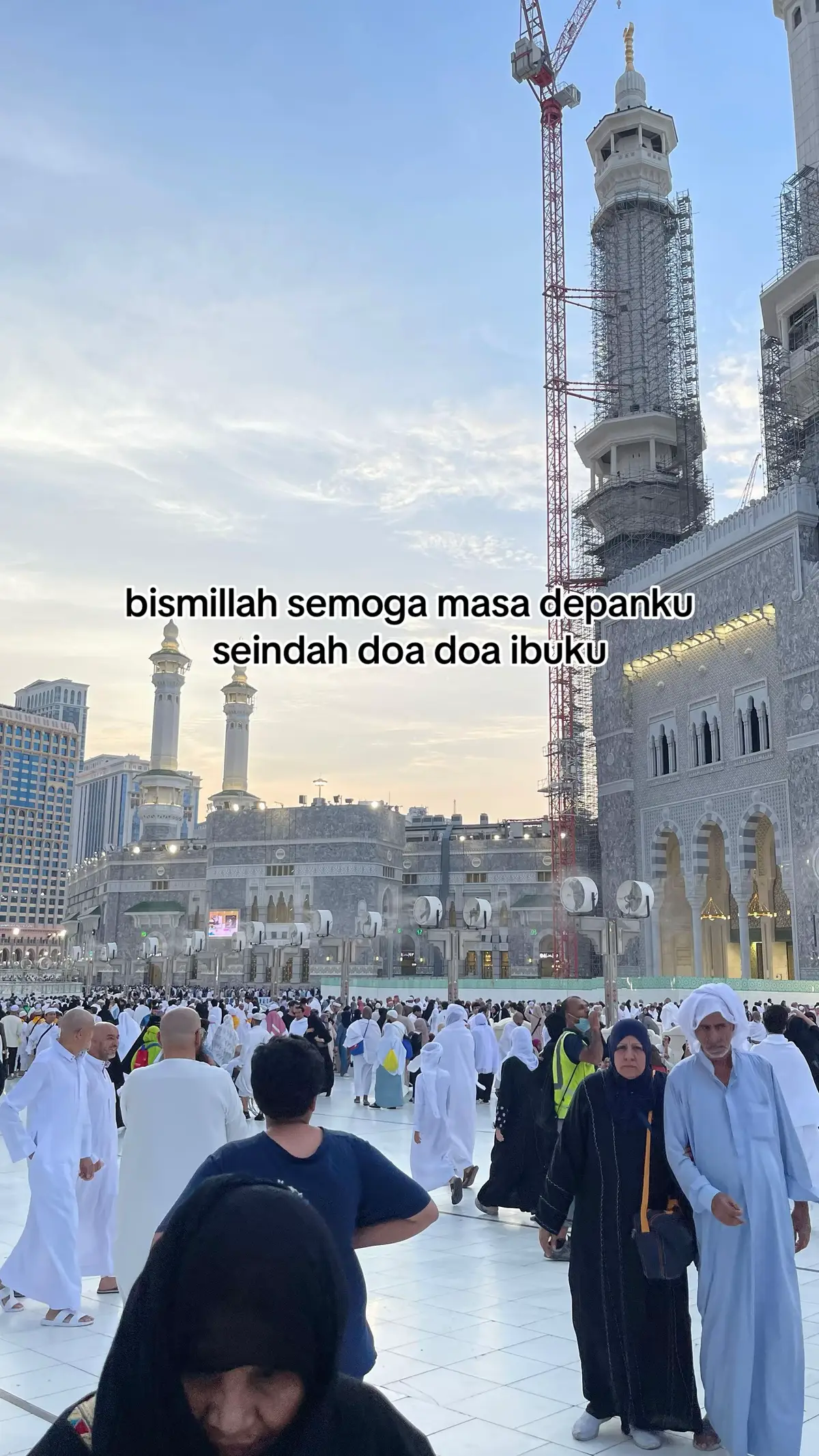 jika doaku belum bisa menembus langit karna dosa-dosaku, tolong dengarkan dan kabulkanlah doa-doa ibuku ya Allah #quotes #harapan #masukberanda #bismillah 