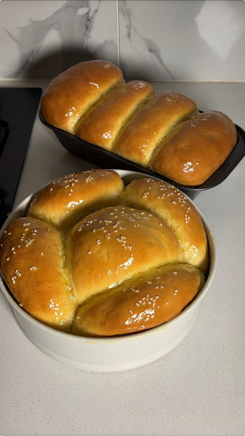 Easy Bread Recipe 🍞 . Detailed Recipe is up on my YouTube channel 👆 Link in Bio 👆 . . . . #bread #breadmaking #breadtok #breadrecipe #christmas #christmasrecipe #tiktokbread #fyp #viral_video #vira