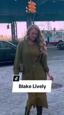 We loved #blakelively's look in #newyorkcity a few weeks ago. #voguegermany #blakelivelyedit #blakelivelysupremacy #blakelivelyfashion #blakelivelyedits #serenavanderwoodsen #gg #gossipgirl 