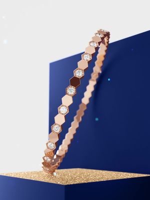 Holiday magic awaits ! Discover Chaumet's iconic pieces presented in signature blue boxes.