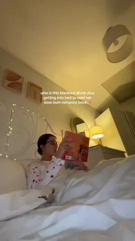 i dont even slightly remember taking this video #BookTok #slowburn #romancebooktok #romancebooks #romancereader #readersoftiktok #bookgirlies 