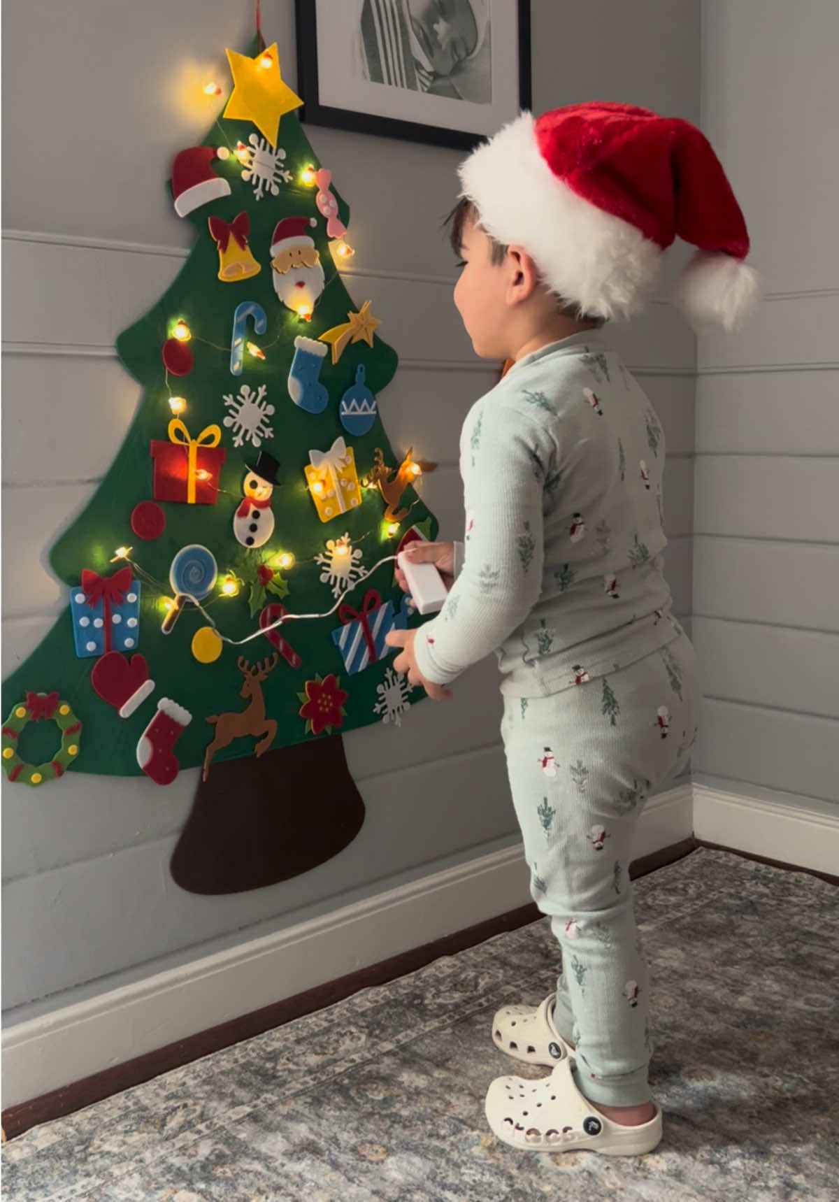 No mess , just magic 🎄✨ This is your sign to get your kids their own felt Christmas tree. My toddler loves decorating and redecorating the his christmas tree  #Christmasfelttree #christmas #sothisislove #christmastok #felttree #holidaytiktok #toddlersoftiktok #santaclaus #christmasfun #christmasforkids #Activityforkids #christmasmood #christmastree #fyp #holidays #wonderfultimeoftheyear #xmas 