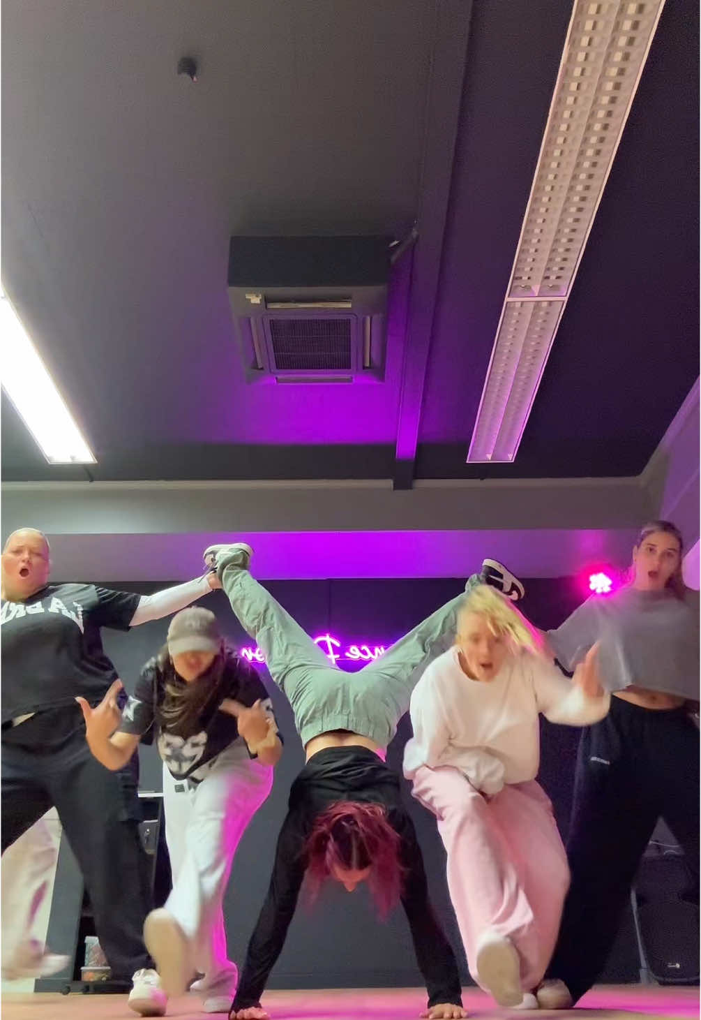 Wollt ihr ein Tutorial zu dieser Choreo? 😏 ##lockigflockig##bronxsistas