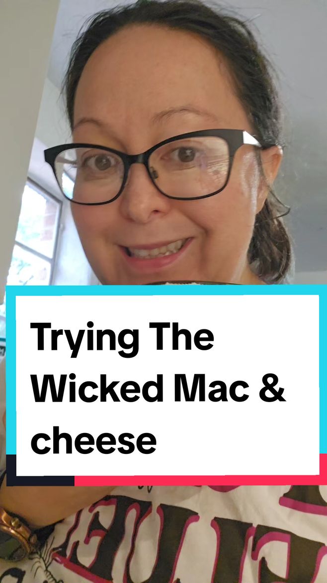 WOULD YOU TRY THIS? secured the Wicked Mac & cheese from Walmart. I liked the green more than the pink. @Wicked Movie @Walmart @WICKED the Musical @Wicked The Soundtrack @Cynthia Erivo @arianagrande @Walmart World @Walmart_express @Walmart México @Walmart Canada @Universal Pictures @UniversalPicturesMX #wickedwitch #pinkgoesgoodwithgreen #greatvalue #walmart #walmartfinds #wickedmovie #wickedthemusical #defyinggravity #popular #wicked #wickedmacandcheese 