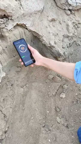 Empty piggy bank found in dry desert #treasure #metaldetecting #treasurehunt #metaldetector #treasurehunting #fyp 