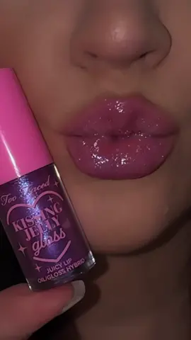#TooFacedPartner who says you can’t have your cake, and eat it too 🎂✨ if you’re looking for the perfect lip color for the holidays, the @Too Faced kissing jelly lip oil gloss in the new shade birthday kiss has you covered 💄available at @sephora 