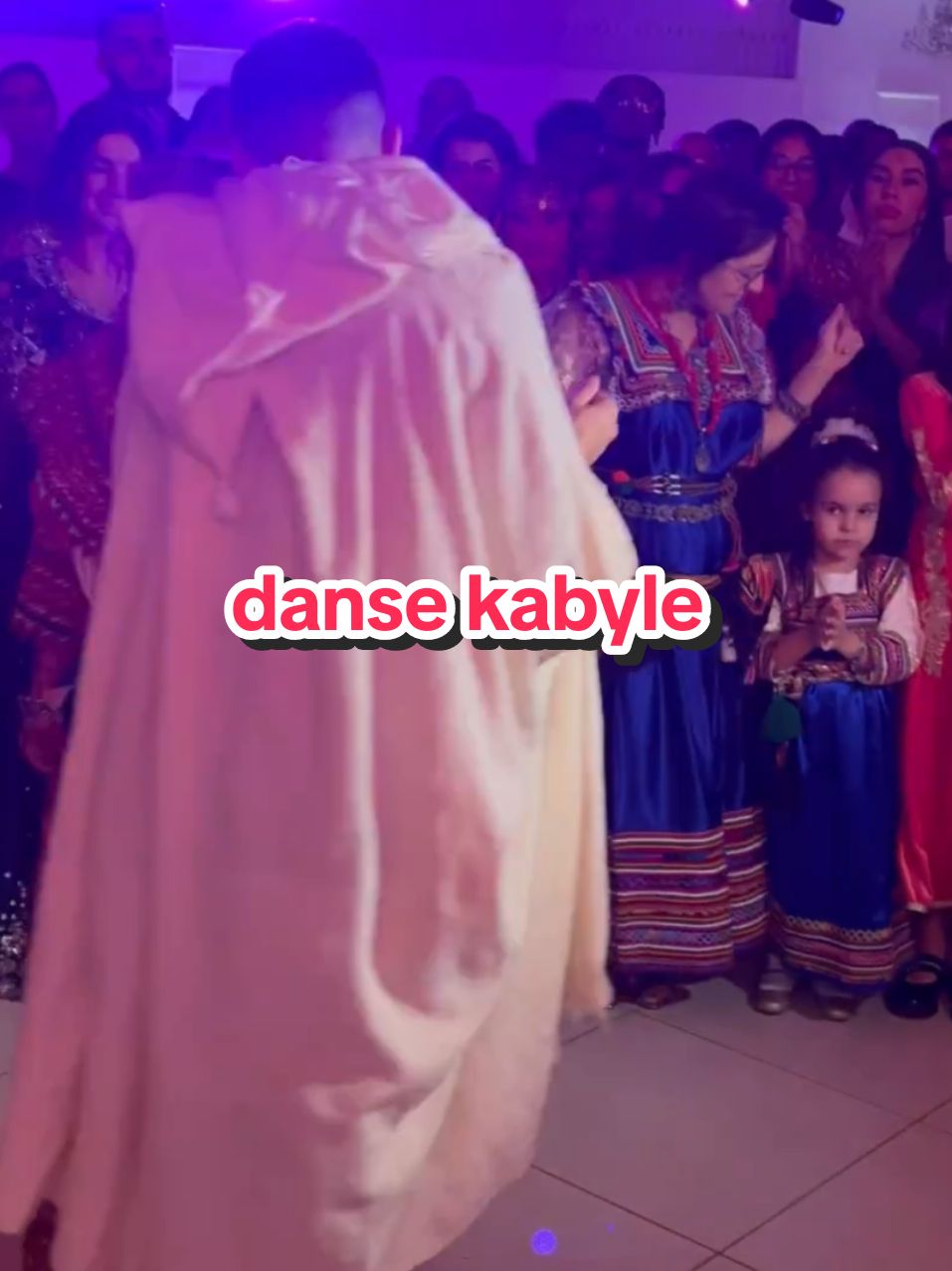 #dancekabyle #ambiance_kabyle😍😍😍😍 #musickabyle #kabyle_girl #bejaia #leskabyles #leskabylesdeparis 