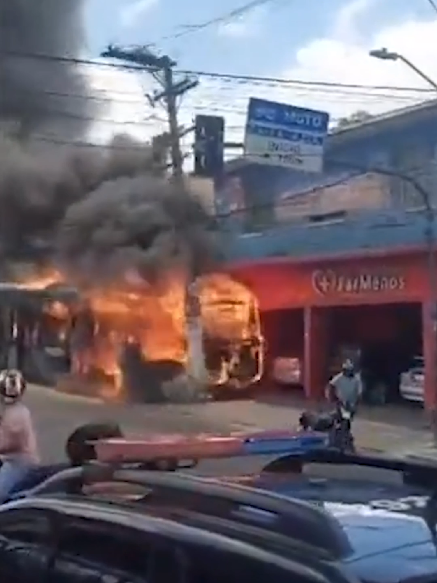 Horrific scenes of a bus rolling down the road completely engulfed in flames before smashing into a utility pole in Brazil were captured on terrifying video. A public transport bus, operated by SPTrans, caught fire after suffering from an electrical failure early Monday afternoon - frightening passengers and residents of the Cidade Dutra region in the south of São Paulo, Revista Oeste reported. The footage captured the abandoned bus as it rolled down the street scorched in flames while huge clouds of black smoke poured out of the vehicle's roof and windows - all while the public screamed in horror. Miraculously, no one was injured. #fire #brazil #bus #viral #news