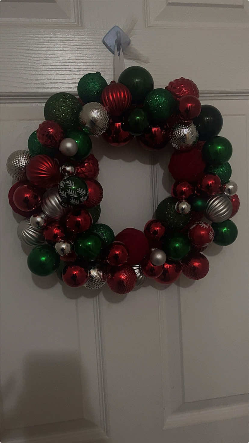 Holiday Ornament Wreath✨🎄 #christmas #christmaswreath #ornaments #ornamentwreath #fyp #SmallBusiness #shopsmall 