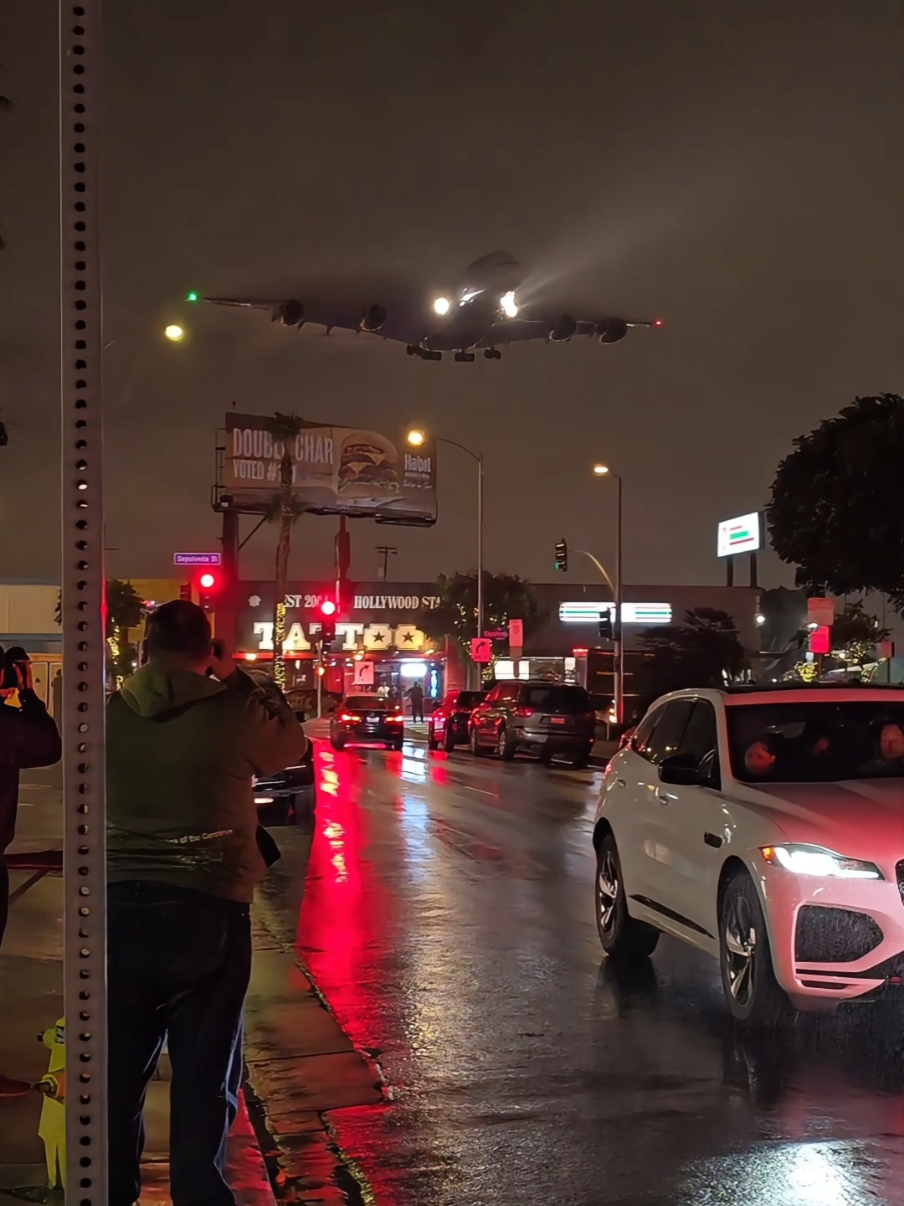 Increíble la noche que pasé. #aviation #airbus #airbusa380 #spotter #airplanes #thingstodo #lax #innout