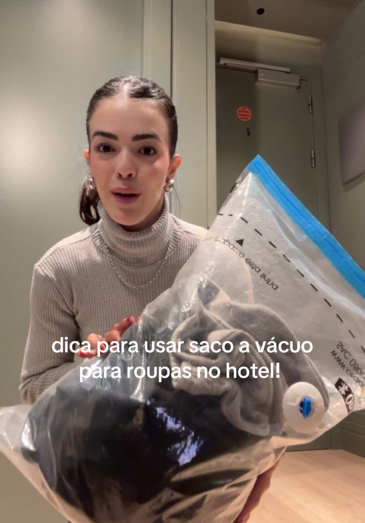 Como usar saco a vacuo sem bombinha em hotel? Damos um jeito pra tudo! ❤️✈️ #dica #malaseviagem #comofazermala 