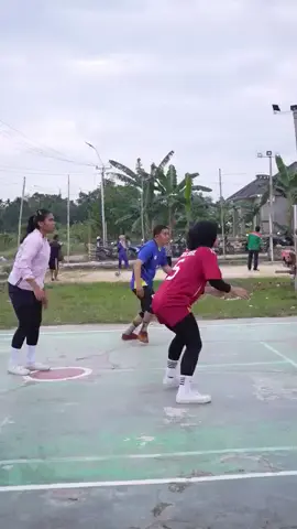 sepaktakraw #sepakboladunia #sepakbolaindonesia #sepaktakraw #viralv #everyoneishappynow #parati #reelvideo #followe #viralstiktok #reeltiktok #highheels