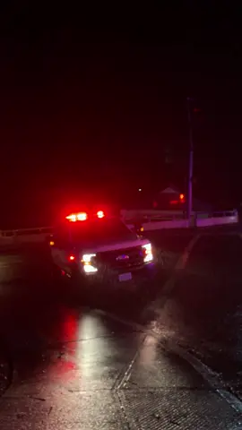 On Saturday November 16th 2024 at approximately 11:10 PM multiple agencies responded to a residential house fire initially believed to be a commercial fire off West A St and Highway 43 in West Linn, Oregon. There were no injuries.  Here is the Clackamas County AMR supervisor arriving on scene.  Units Due: West Linn Police Department  Lake Oswego Police Department  Tualatin Valley Fire & Rescue C6 FI2580 RHB39 HR51 T55 E58 E59 BR333 UT350 Clackamas Fire BC303 E315 T316 E322 Lake Oswego Fire BC213 American Medical Response  AMR232 #oregon #clackco #clackamascounty #westlinn #westlinnoregon #fire #housefire #residentialstructurefire #structurefire #1stalarm #1stalarmfire #amr #americanmedicalresponse #amrsupervisor 