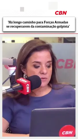 VIVA VOZ I Vera Magalhães analisa as repercussões do relatório da PF sobre o inquérito da tentativa de golpe para manter Jair Bolsonaro no poder. A comentarista menciona a reação do senador Flávio Bolsonaro, que 