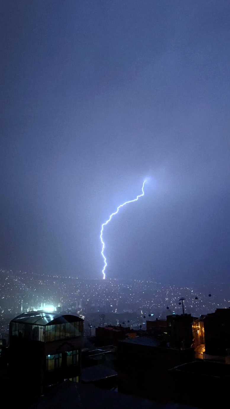 🫶🏻⚡ #lapaz_bolivia🇧🇴 #tormentaelectrica #rayo #lluvia #lapaz #parati #viral #fyp