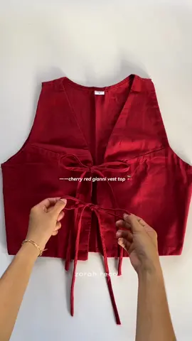 Perfect for Christmas 🍒🎈🥀 #calista #calistaapparel #giannitop #giannivesttop #linen #linentop #ribbontop #topsforwomen #womentops #vesttop #christmastop #redtop 