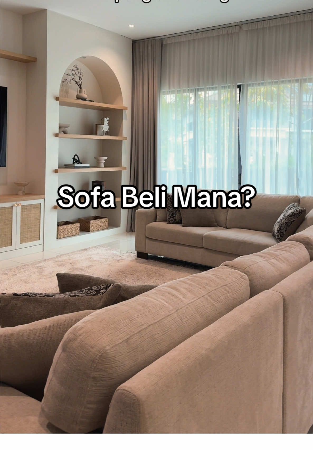 Replying to @sitihajarharon1 Sofa yang kerap menjadi pertanyaan orang. Sofa ni dari Fella Urban. Model Colburn L-Shape, panjang 15ft lebar 9.5ft. Harga RM13k++. Boleh tengok di showroom Ampang atau Subang. Bila beli and u nak furniture cepat sampai, cari ready stock di semua branch kalau branch yang u pergi tu takde stock. 🤗