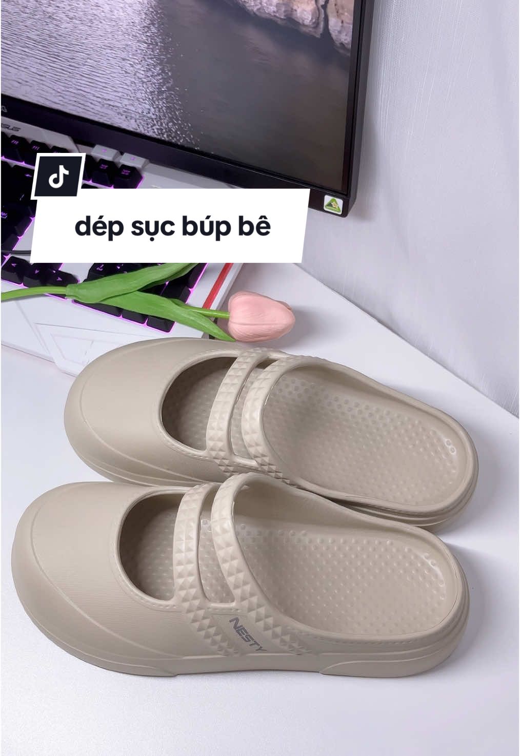Nhìn trong hình tưởng không dễ thương nhưng mà mang lên chân xong dưỡng thê không tưởng luô é 🥰 #depsuccrocs #depsuc #depnesty #depsucbupbe #depsucnu #nesty #depxinh #dép #xuhuong #xuhuongtiktok #depnu #xh #dépxinh #giayxinh #giaydepnu #giaydepxinh #giaydep #deplenu #depthoitrang