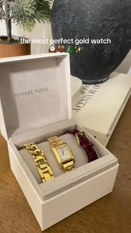 I found the most perfect gold verstaile petite watch!!! It comes with an additional 2 different bands that you change yourself- a bracelet and leather band!!! Literally obsessed. Its also a must have christmas gift idea!!! #goldwatch #petitewatch #itgirl #haul #watchinspo #watches #michaelkorsoutlet #gold #timelessfashion 