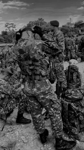 Me meti de militar y mi vida empezo a cambiar #parati #viraliza #fyp #colombiano #ejercito #soldado #ejecitocolombiano🇨🇴🇨🇴 #ejercitodecolombia #militar 