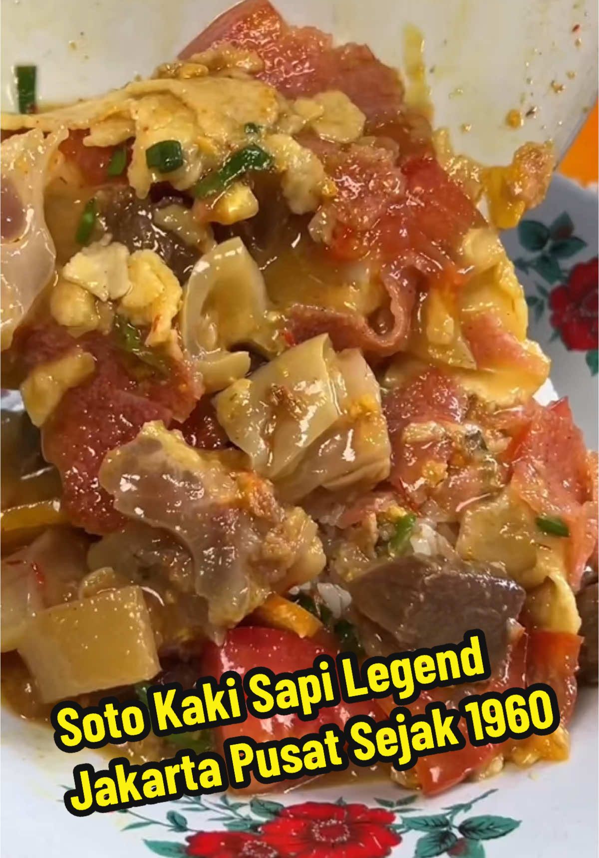 Soto Kaki Sapi Legend sejak 1960an Senen Jakarta Pusat? Disini yang makan tuhh ramee poll, mulai dr bapak