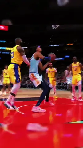 Elite showdown! Wembanyama spins past LeBron to deliver an incredible dunk! 💥🔥 #LeBron  #basketballreels #basketballhighlights #wemby 