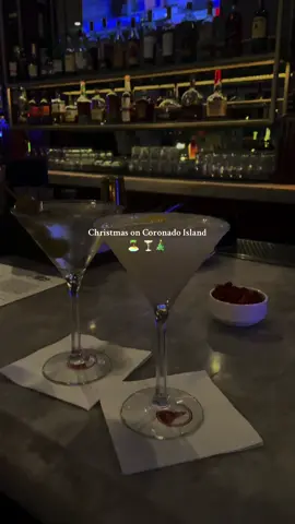 #thingstodoinsandiego #coronadoisland #christmasincali 