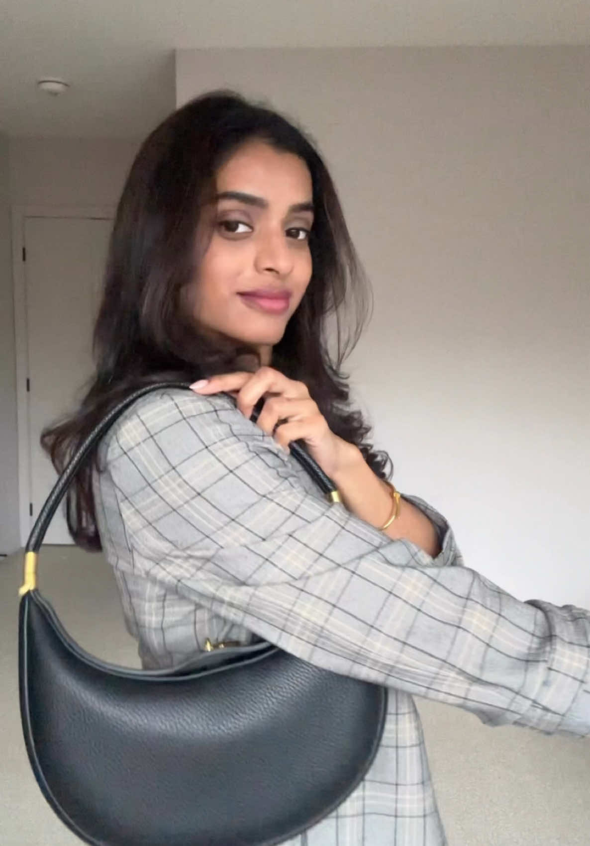 @Luxe Borsa has the perfect 4 in 1 bag which can be a perfect bag for all fits and occassions.  Need link to get it? Let me know in the comments Use ´Vasu10’ for 10% of your purchase! Happy shopping 🎀 #4in1bag #luxeborsa #handbags #bagsoftiktok 