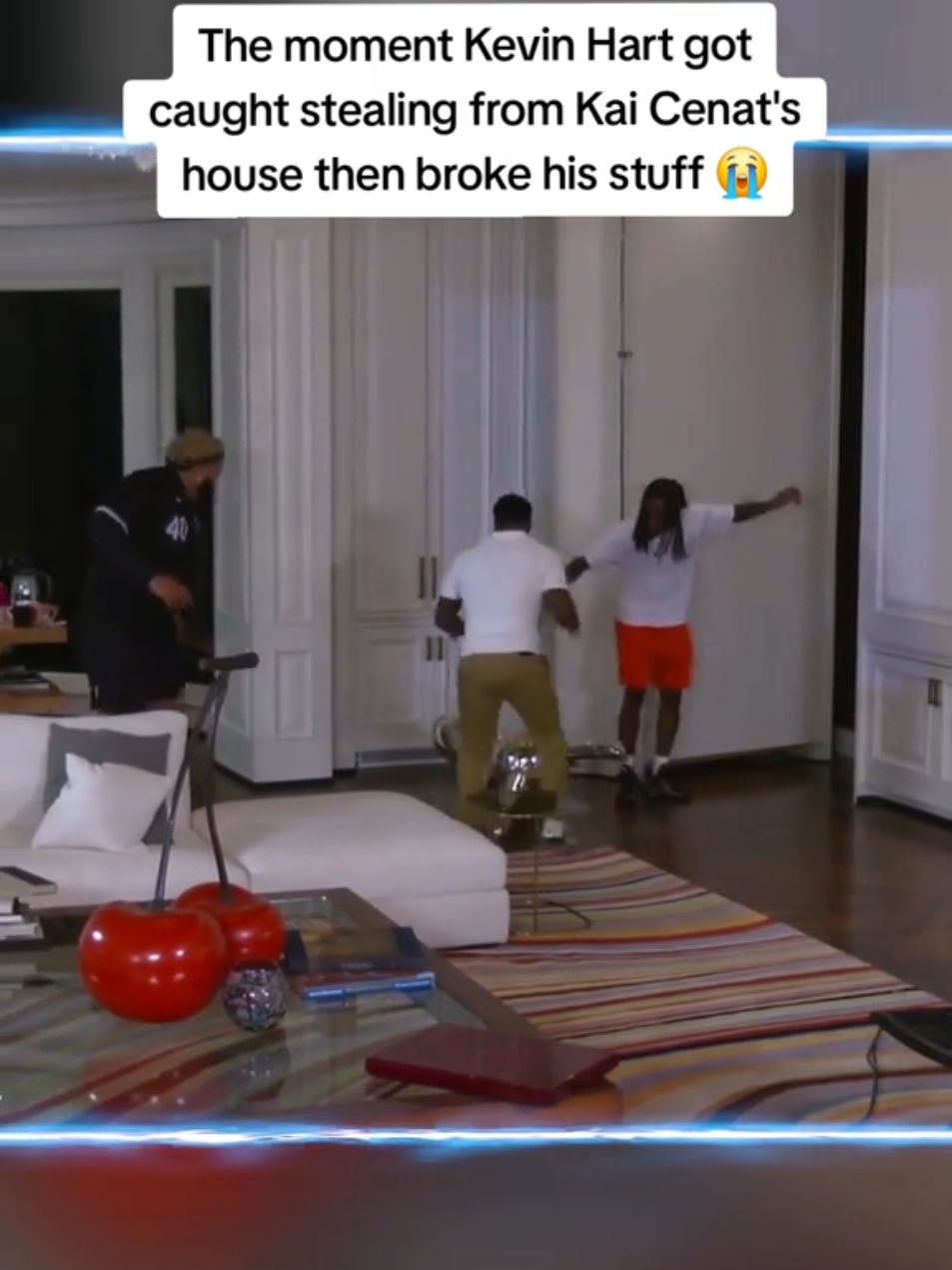 The moment Kevin Hart got caught stealing from Kai Cenat's house then broke his stuff 😭 #kaicenat #fyp 