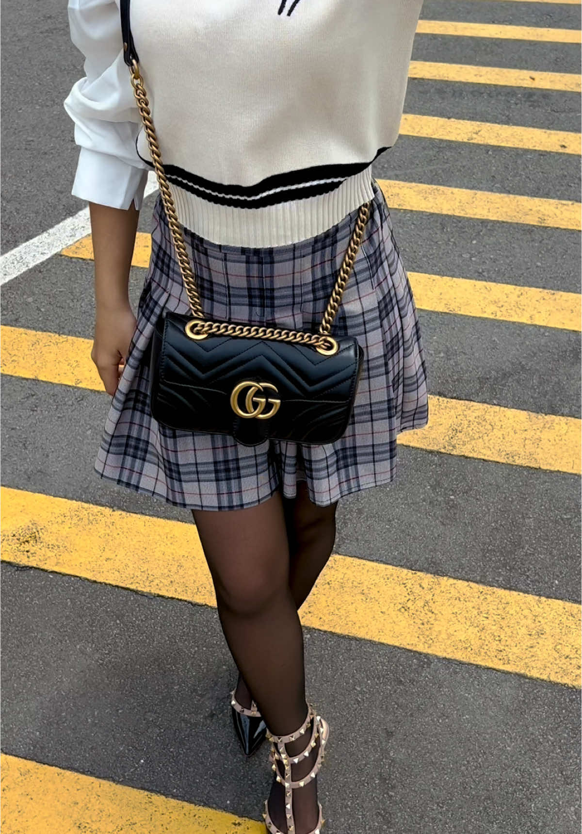 walk in the city with #gucci marmont 22 perfect bag for daily!😻💗 #holybagsofficial #bagrecommendation #fyp 