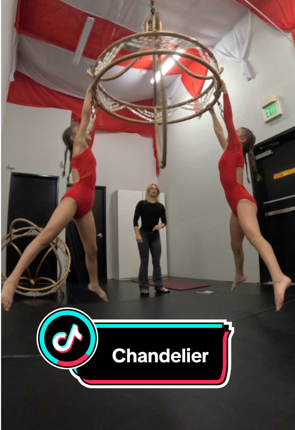 #chandelier #silks #aerialsilks #loop #hammock #circus #recommendations #rec #airgymnastics #stretching #gymnastics #usa #lasvegas #ukraine #dance #fypage #fypシ゚viral #fyp #trick #twins 