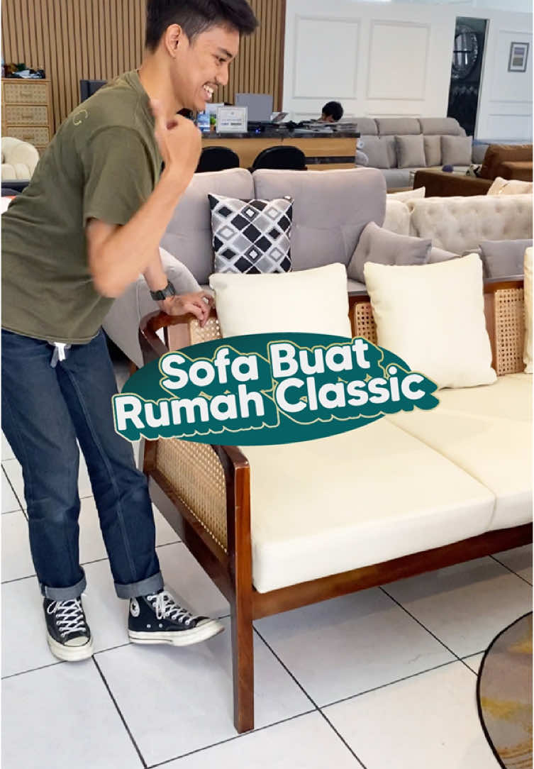 Rumah kamu classic? Pengen jadi mewah? Pake sofa yang ini aja cocok banget buat rumah bergaya classic  #sofa #sofaclassic #sofamewah #furniture #furniturbandung #arsliving 