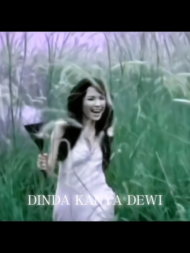 ☆ Dinda Kanya Dewi sebagai model music video 